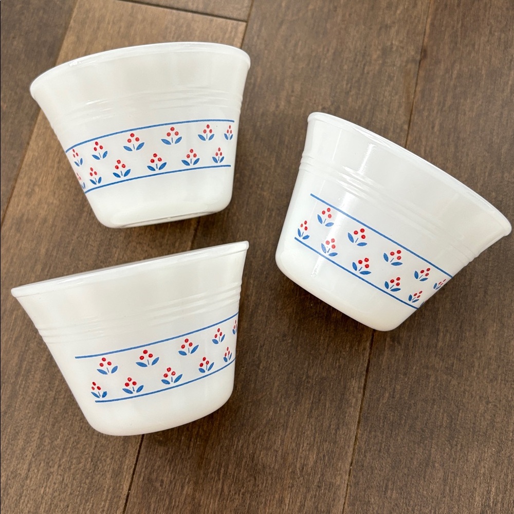 PYR-O-REY Dynaware Vintage Milk Glass Custard Bowls, White Blue Floral, Antique